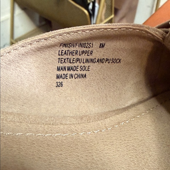 Steve Madden Faine Tan Suede Pointed Toe Slip-On Chain Detail Flats. Size: 8 - Picture 3 of 6